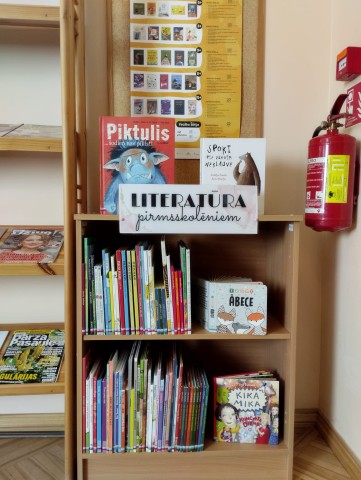 Mazo lasītāju grāmatu zona Māriņkalna bibliotēkā